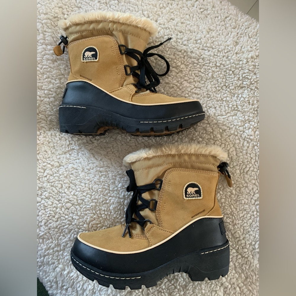 Sorel Tivoli III Ankle Winter Boot (4Y Kids/6 Women's)